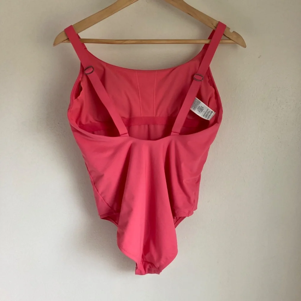 Athleta women’s one piece swimsuit
